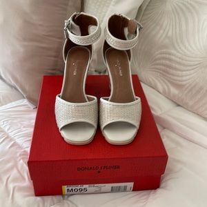 DONALD J PLINER BROOK WEDGE SANDALS SIZE 9.5